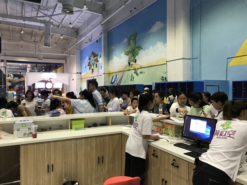 室內公園火爆場景